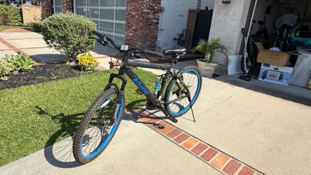 Mens blue bike 🚴 ‼️