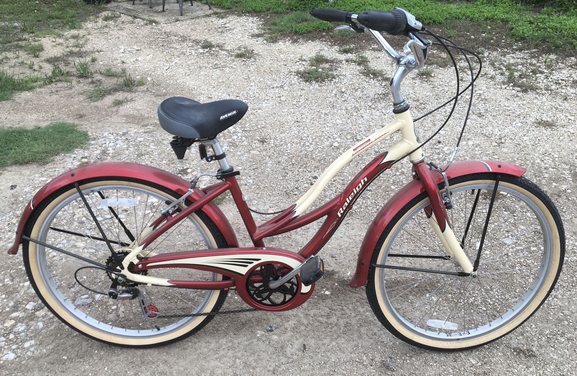  Raleigh 26 Inch Super Cruiser Retro Glide 7 Girl’s Bicycle 
