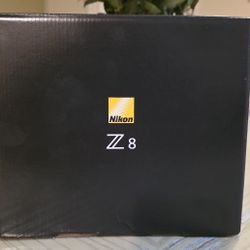 Nikon Z8. Body Only