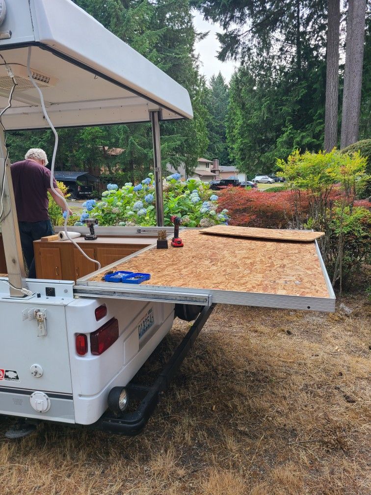 Bed From 2003 Coleman Pop Up Trailer With Sliders