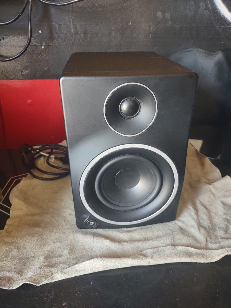 Mackie MR5 MK3 Powered Studio Monitor Like New