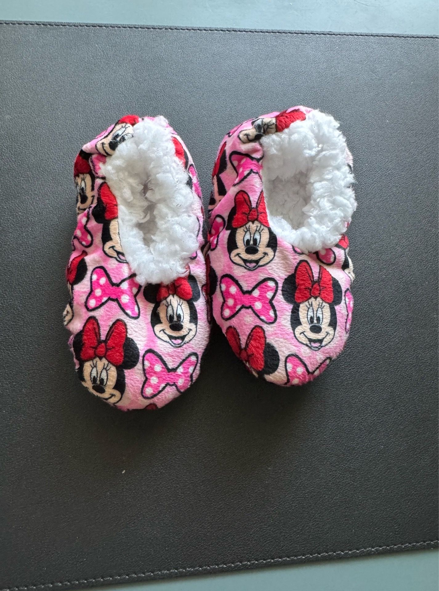 Cute Toddler Minnie Mouse Shoes/Slippers Very Soft Brand New Sz. 5!