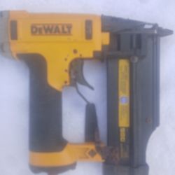 DeWalt DWFP1838 18-Gauge Narrow Crown Finish Stapler – Pneumatic