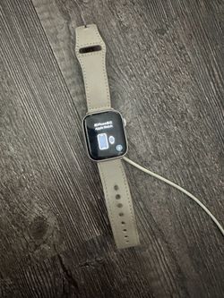 Apple Watch Series 5 44mm ****Cracked Screen****