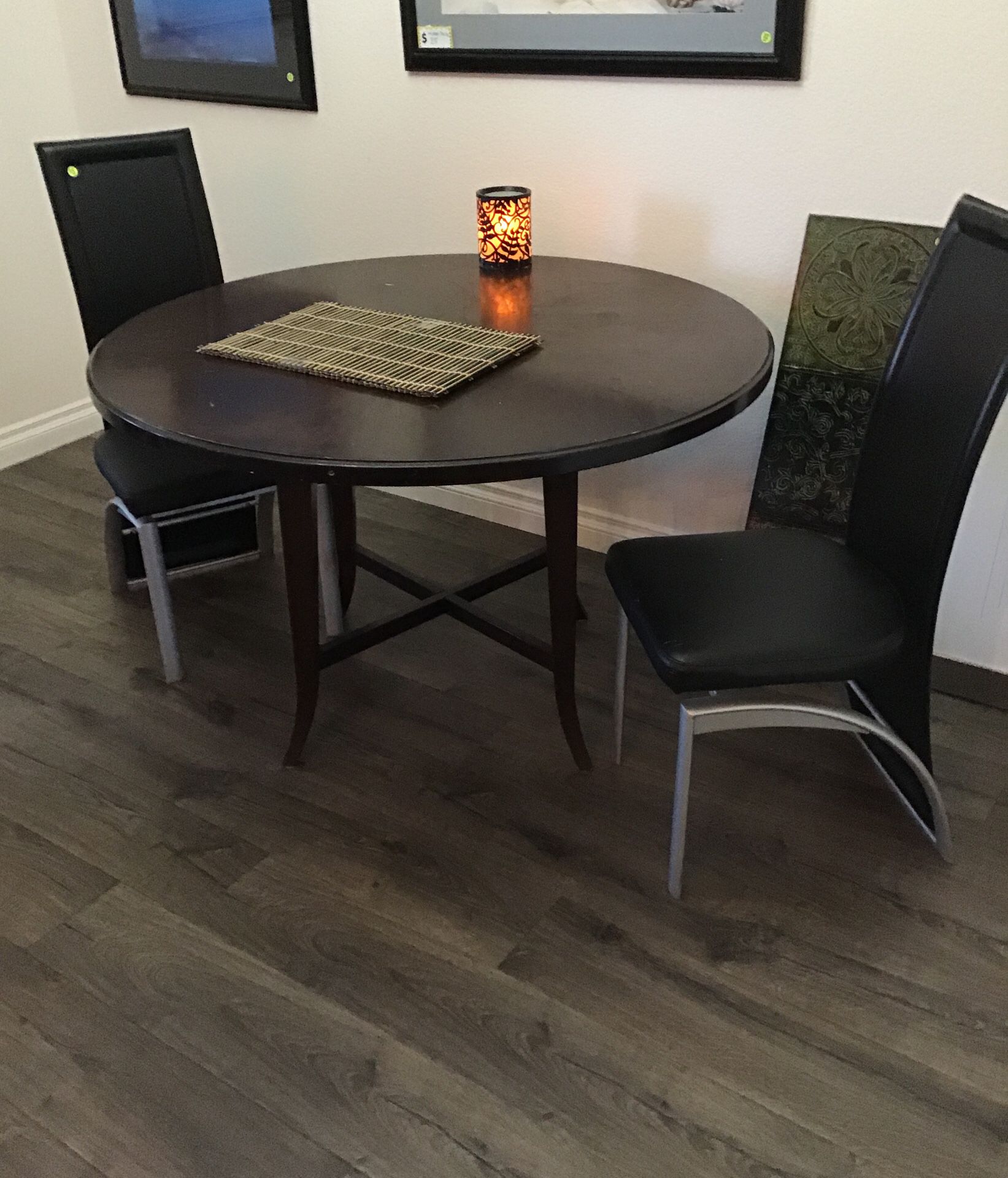 Kitchen table and 2 chairs
