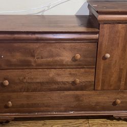 Dresser/ Changing Table