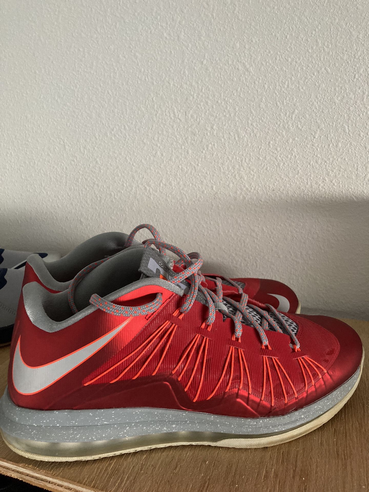 LEBRON Airmax Size 11