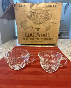 Vintage Edgewood Crystal Punchbowl 26 pc Set by Hazelware for Sale in  Woodinville, WA - OfferUp