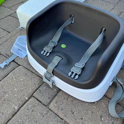 Ingenuity infant/ toddler booster seat- good condition just needs a good scrub!