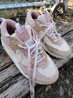 Women's Air Maxs