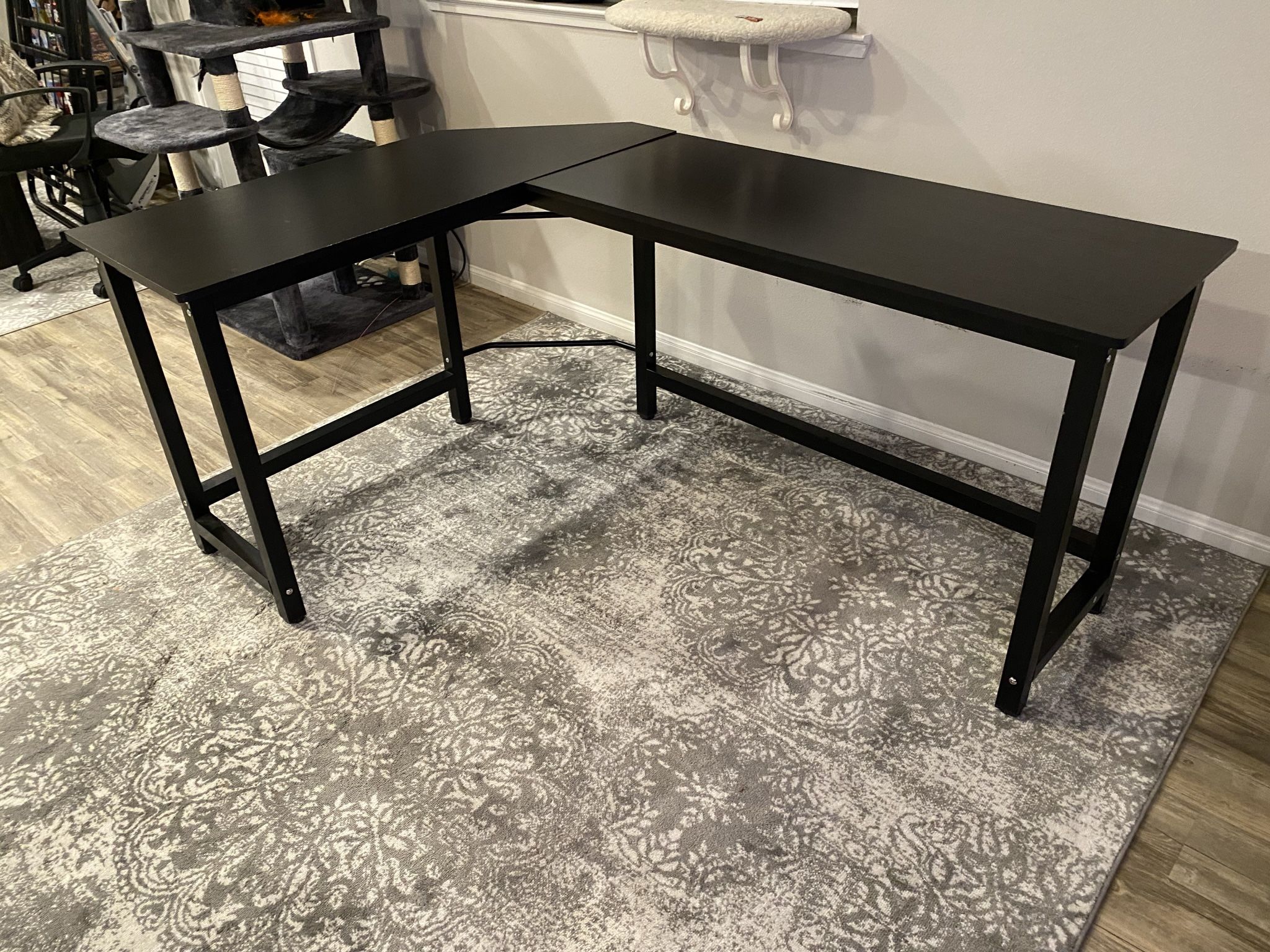 Very Good And Sturdy L-Shape Desk