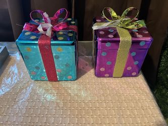 CHRISTMAS DECOR ORNAMENTS 