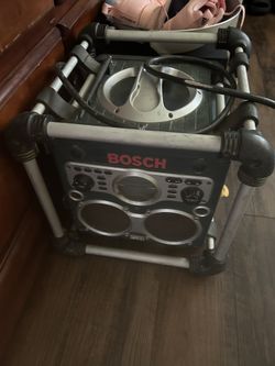 Radio Tiene Radio CD Todo Le Trabaja Bien Tiene Enchubes Estra $30 Obo