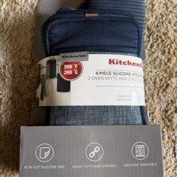 Oven Kitchen Mitts and Oven Holder