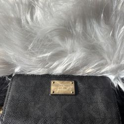 🌟MICHAEL KORS ZIP UP WALLET CLUCH⭐️