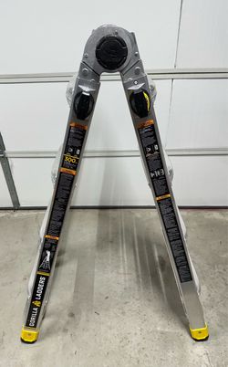 Like new Gorilla ladder