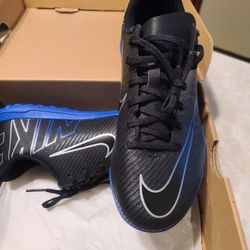 Nike JR Vapor 15 Club Size 6Y New