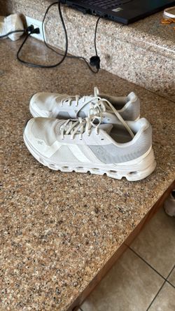 Women’s 8.5 Men’s Seven On Cloud Cloudrunner white running sneakers, shoes