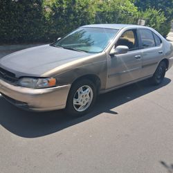 Nissan altima 99.