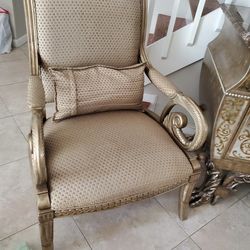 Nice arm chair with matching pillow