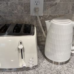 Black And Decker Toaster And Kettle Set (cream Colour) 