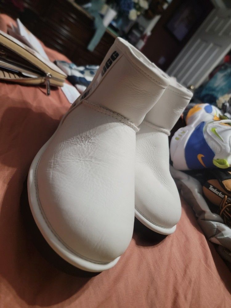 Uggs Brand New White With Black Stripes Down Size 8