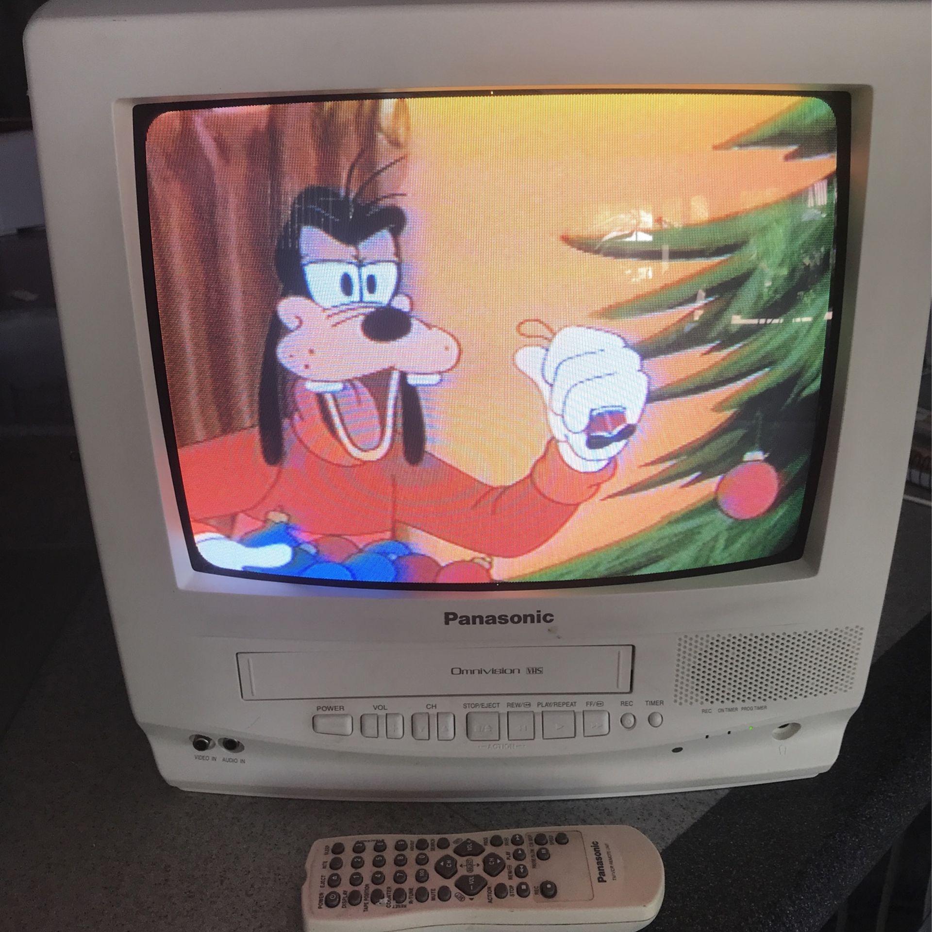 VTG PANASONIC TV VCR Combo / Model # PVQ 130W / Nov 2000