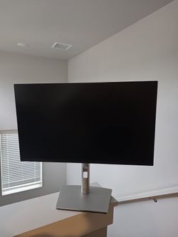 Two Dell 24 inch widescreen monitor  for 160