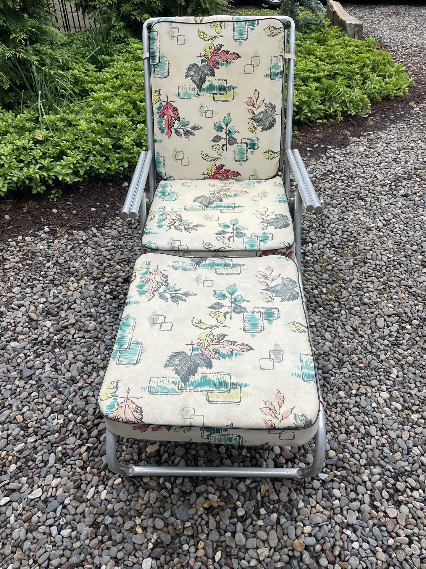 Mid Century Chaise Lounge.
