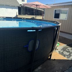  Pool: A Perfect Oasis for Relaxation 