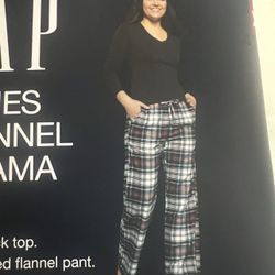 New Adult Softest Flannel PJ Set Xl. Retail Price $75.00. Dollars 