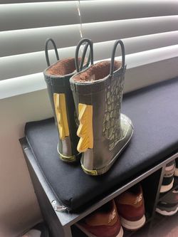 Boys rain boots 11/12