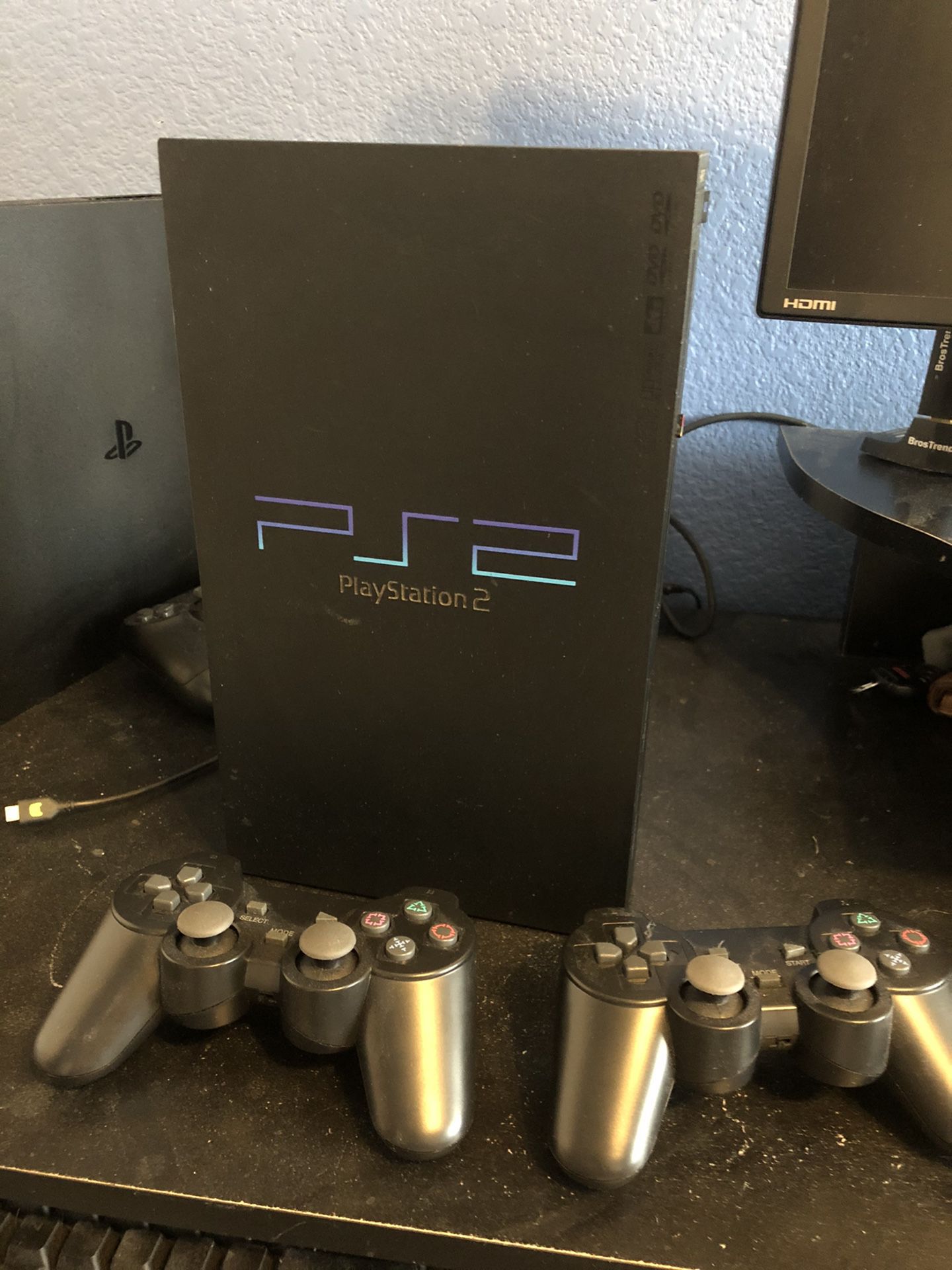 PS2 Good Condition w/ Cables, 2 Controllers, 2 Memory Cards