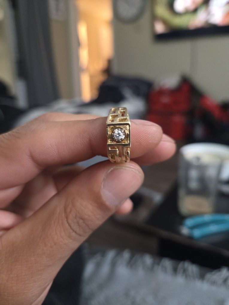 Size 9 Men's 10k Gold And Diamond Ring