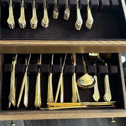 VAL D’OR By ROYAL ALBERT CHINA (ROAVAD)