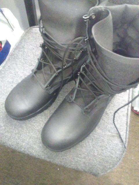 Mens JUNGLE Boots NEW  9.5 Size