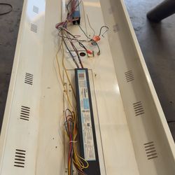 6 linear lamp fixture  with bulbs included 120v