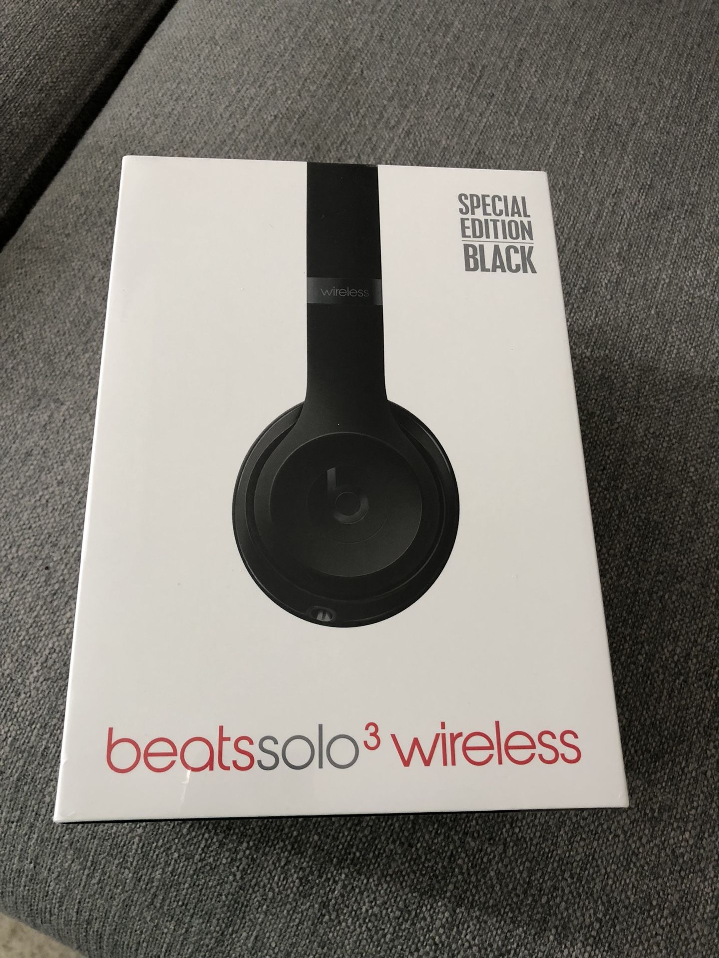 Brand New Beats Solo 3 wireless headphones special edition black