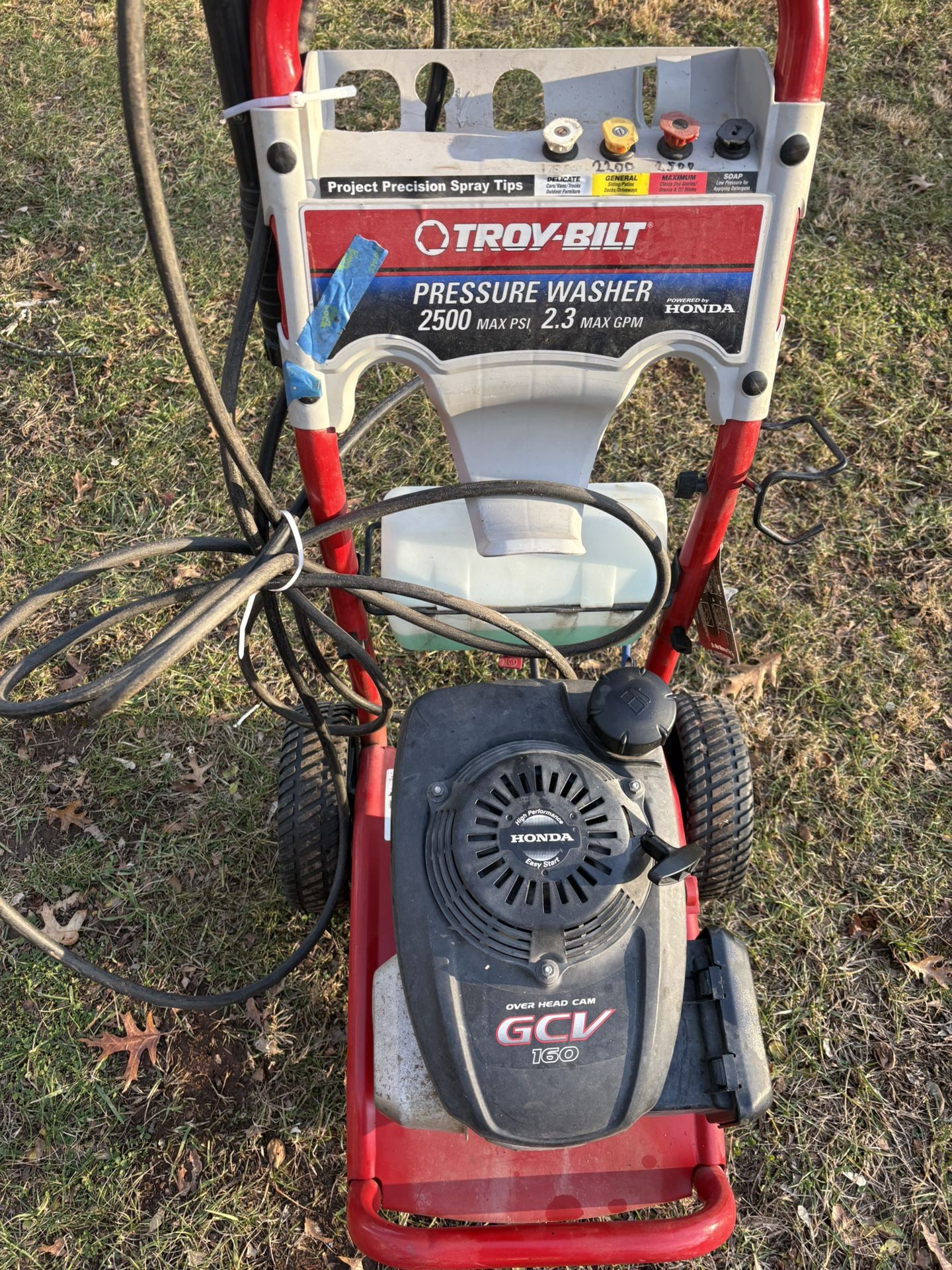 Troy-Bilt 2500 PSI Pressure Washer with a Honda GCV 160 engin 