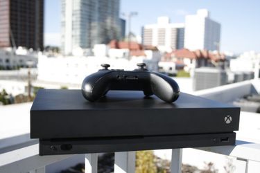X BOX ONE X (Everything Included)