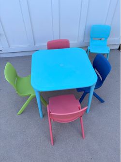 Target outdoor kids table + 5 coordinating chairs