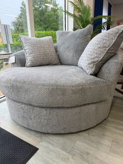 Oversized Barrel Swivel Chair-Clearance-Brand New!