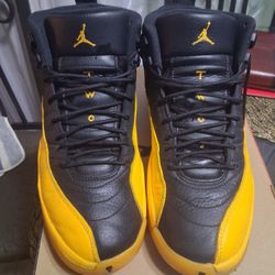 Air Jordan 12. Black/yellow Size 10.