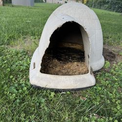 DOG HOUSE GOOD CONDITION 