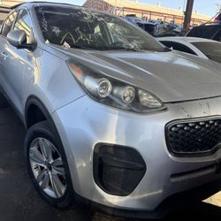 2017 Kia Sportage LX 2.4L PARTS ONLY !