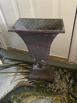 Metal Vase Large/tall  Brown  Excellent Condition. 