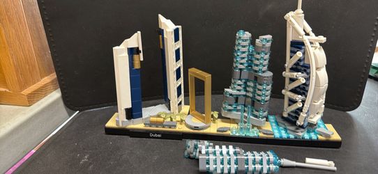 LEGO 21052 Architecture Dubai Skyline Building Set Retired
