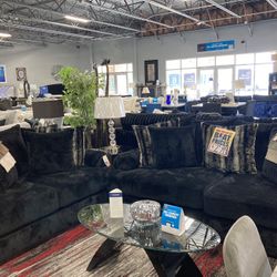 black sofa loveseat🖤✨ $2,499