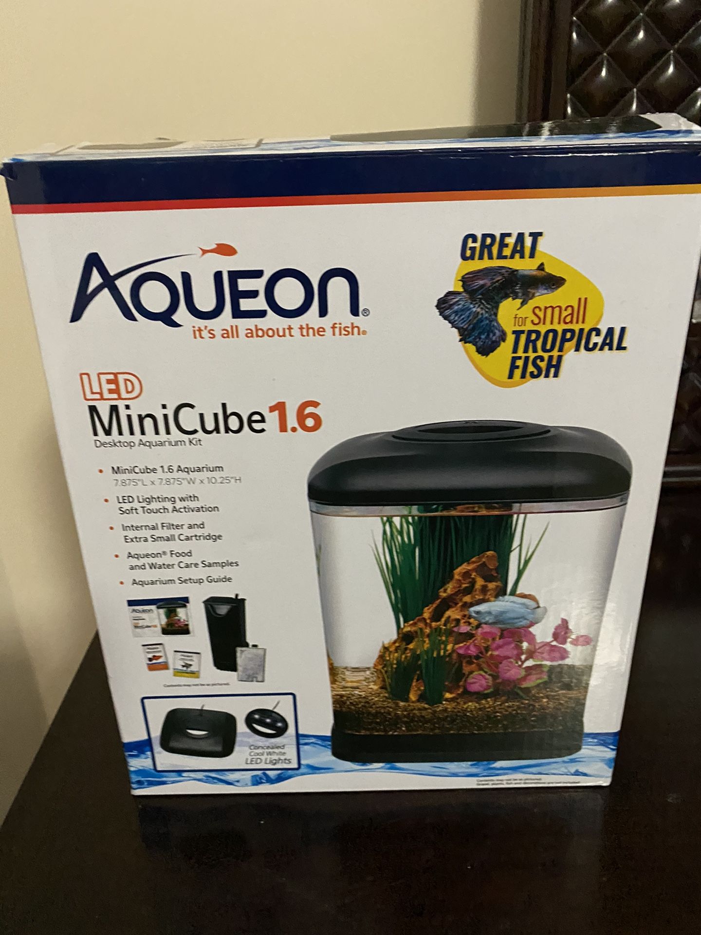 Aqueon 1.6 Gallon Tank w/ Filter (Includes 2 Filter Cartidges!!)