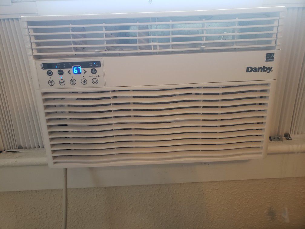 Danby 8,000 BTU window unit Air Conditioner